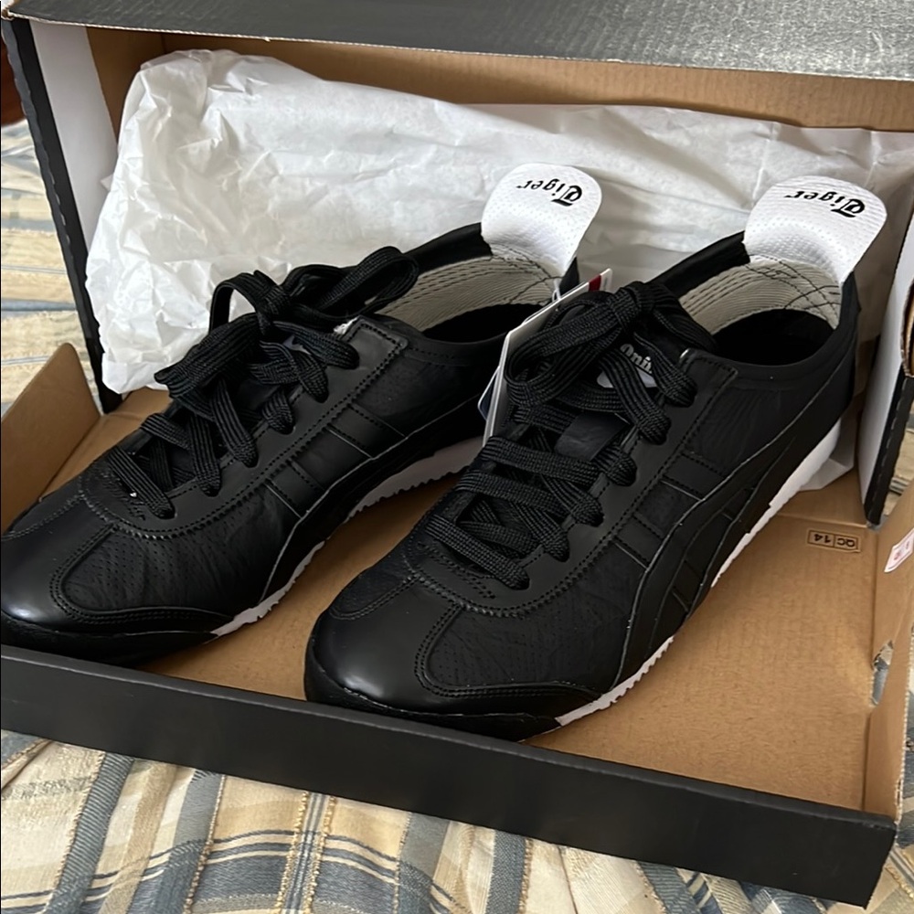 Onitsuka Tiger Mexico 66 Black women size 6